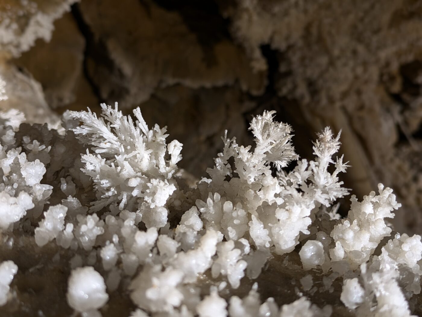 Cristaux d'aragonite - Gouffre d'Esparros - crédit OTcP