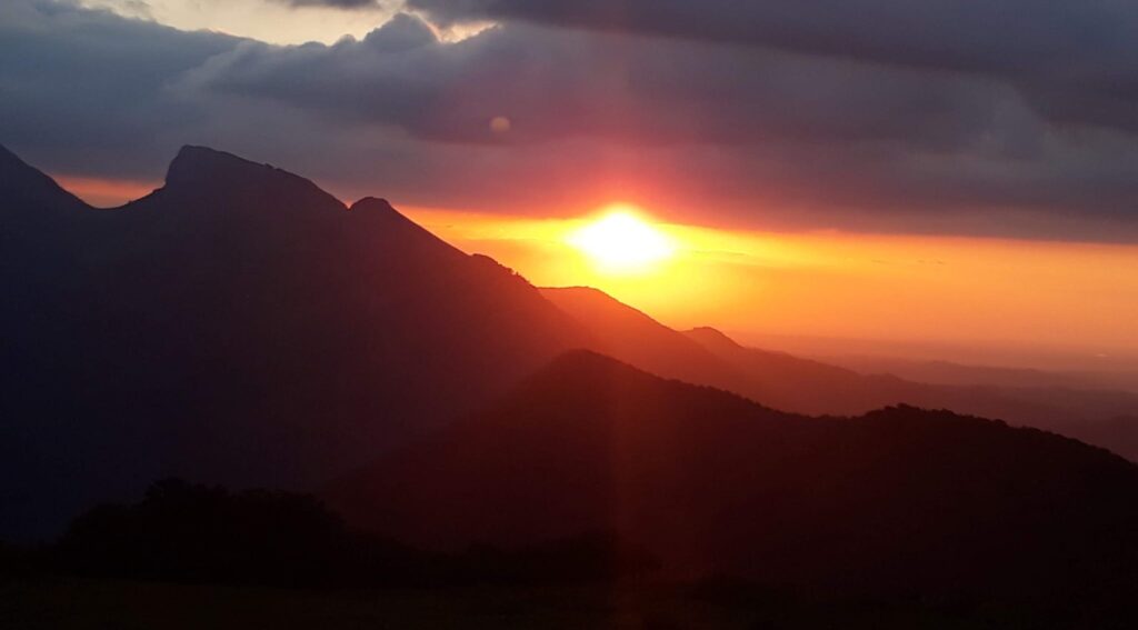 Coucher de Soleil sur nos Montagnes - Crédit OTcP