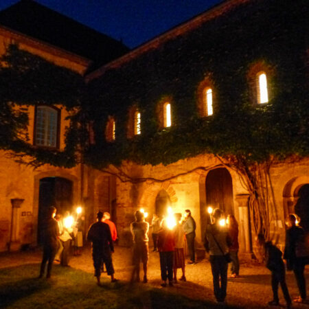 L’Abbaye de l’Escaladieu à la lueur des flambeaux : une visite envoûtante hors du temps